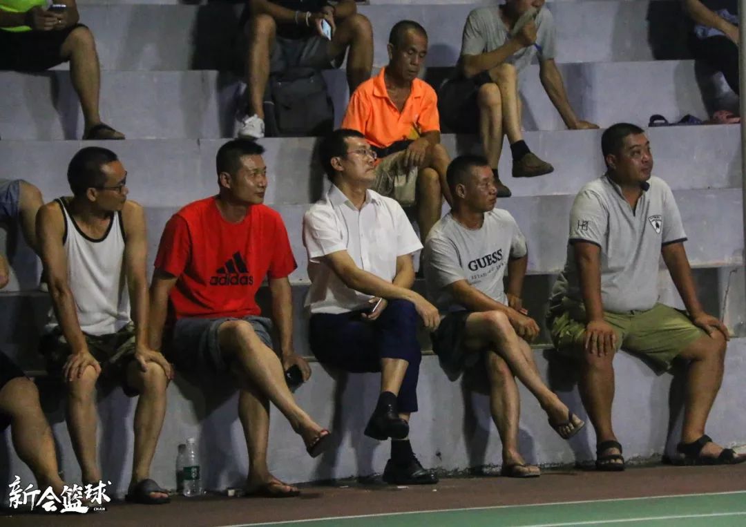 切斯特镇避免失利，球队发挥出色