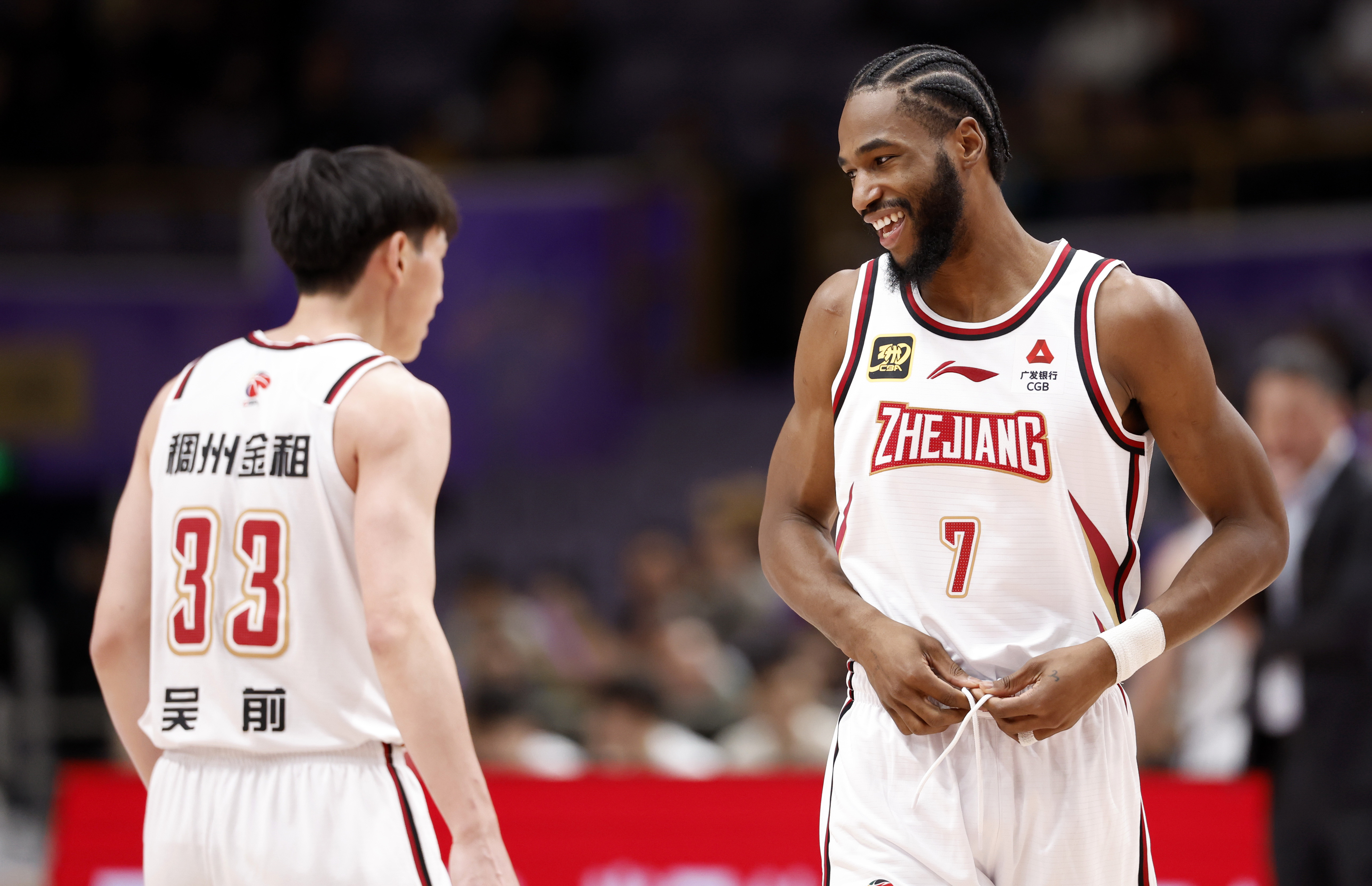 南京球员在场上表现抢眼成功进入下一轮