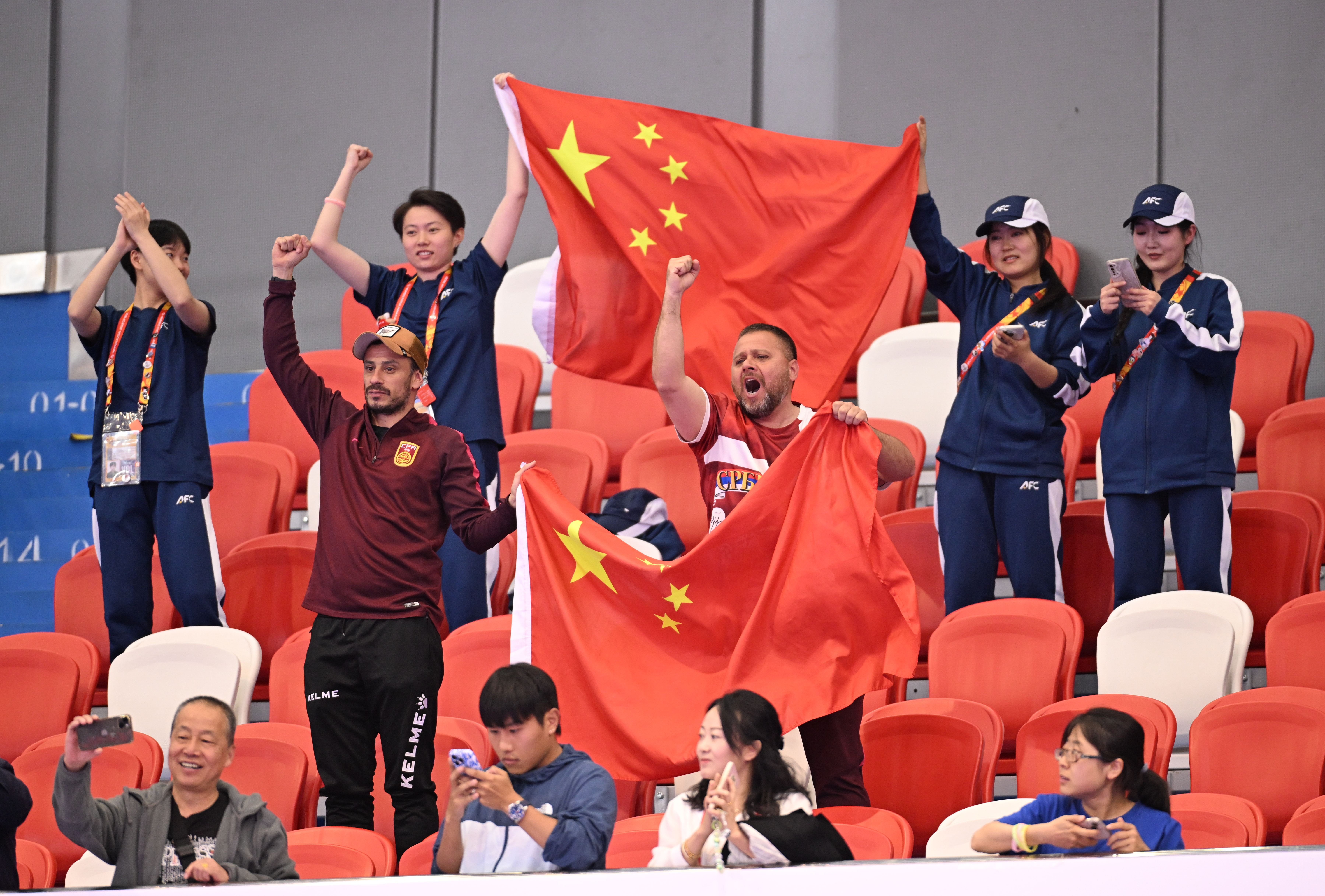亚洲足球赛事中球队表现亮眼