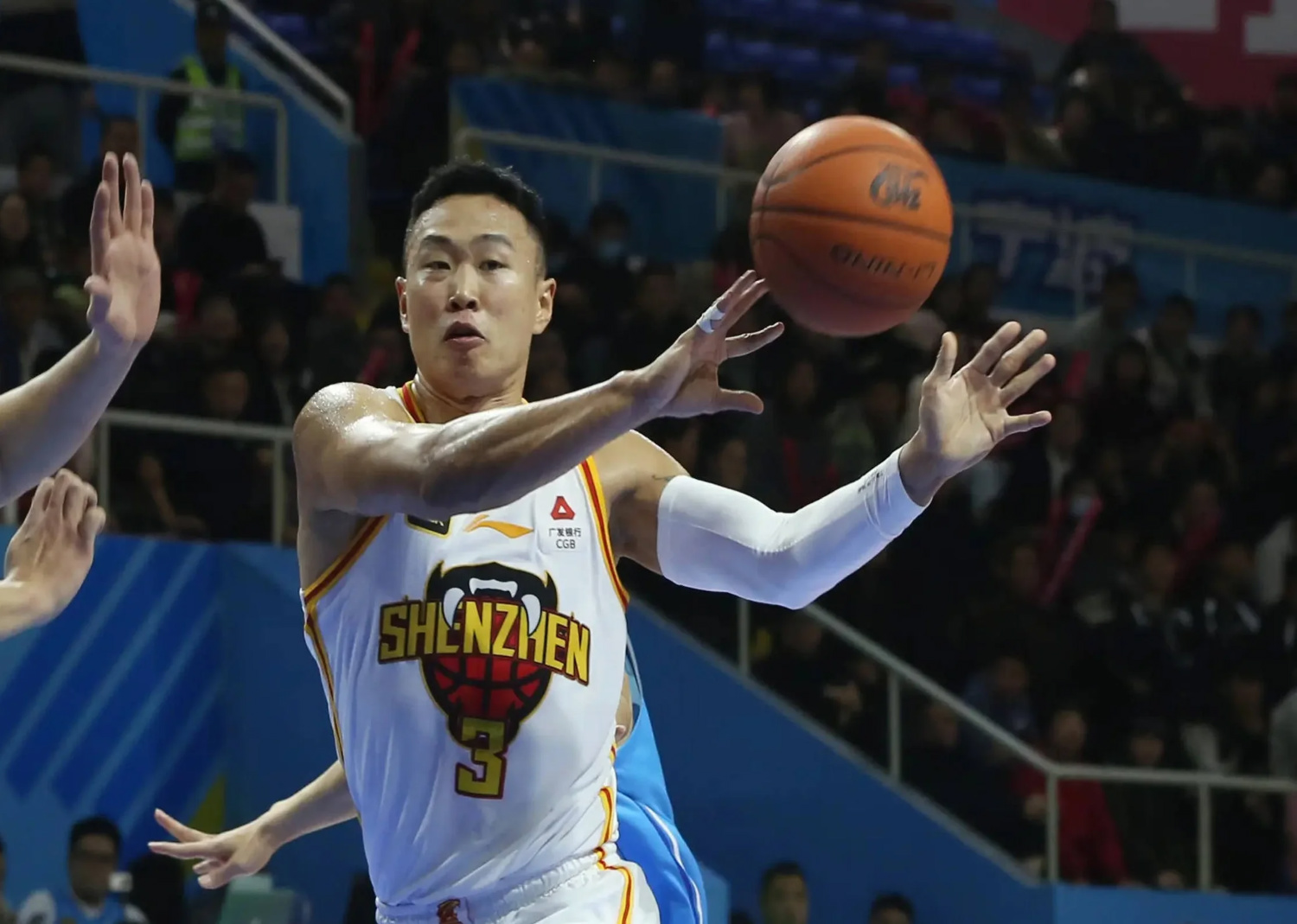 开云体育官方网站-深圳队遭遇危机，主帅呼吁全队团结一致