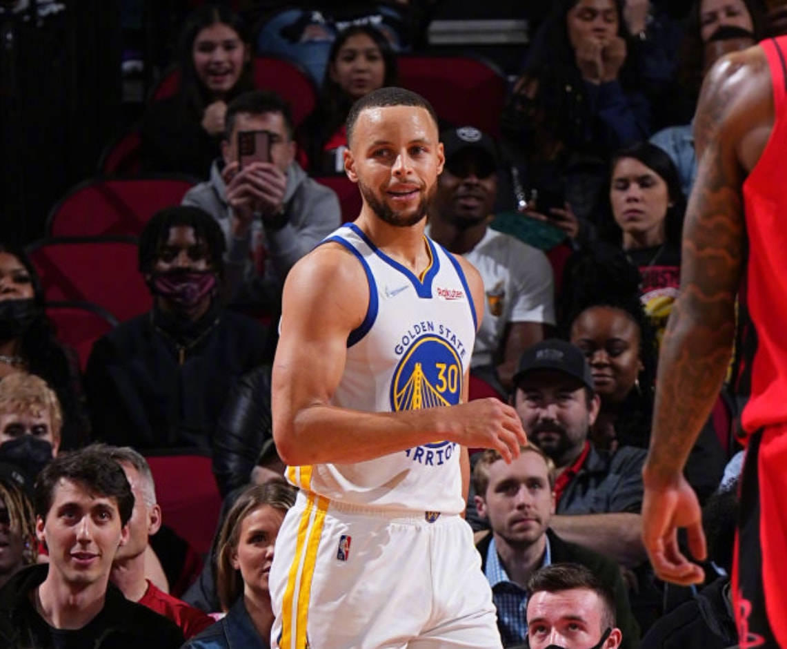 关于射手表现神勇，场均三分球刷新记录的信息