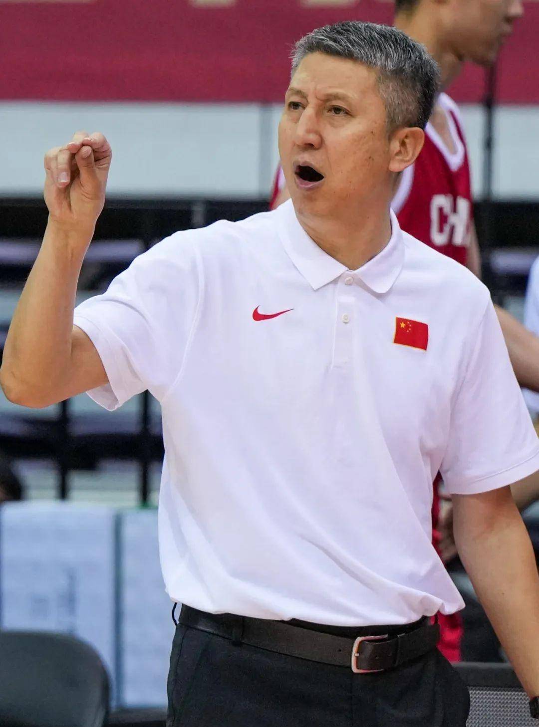 篮球巨星再度遭遇伤病，赛季前景堪忧