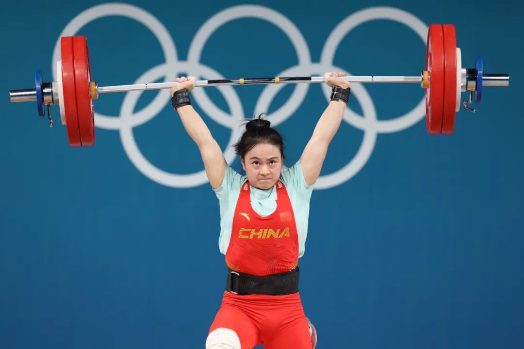 女子举重冠军登顶，创造历史佳绩