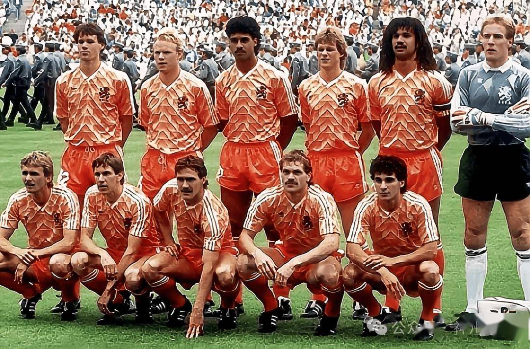 欧洲足球巨头集结赛场，力争夺冠