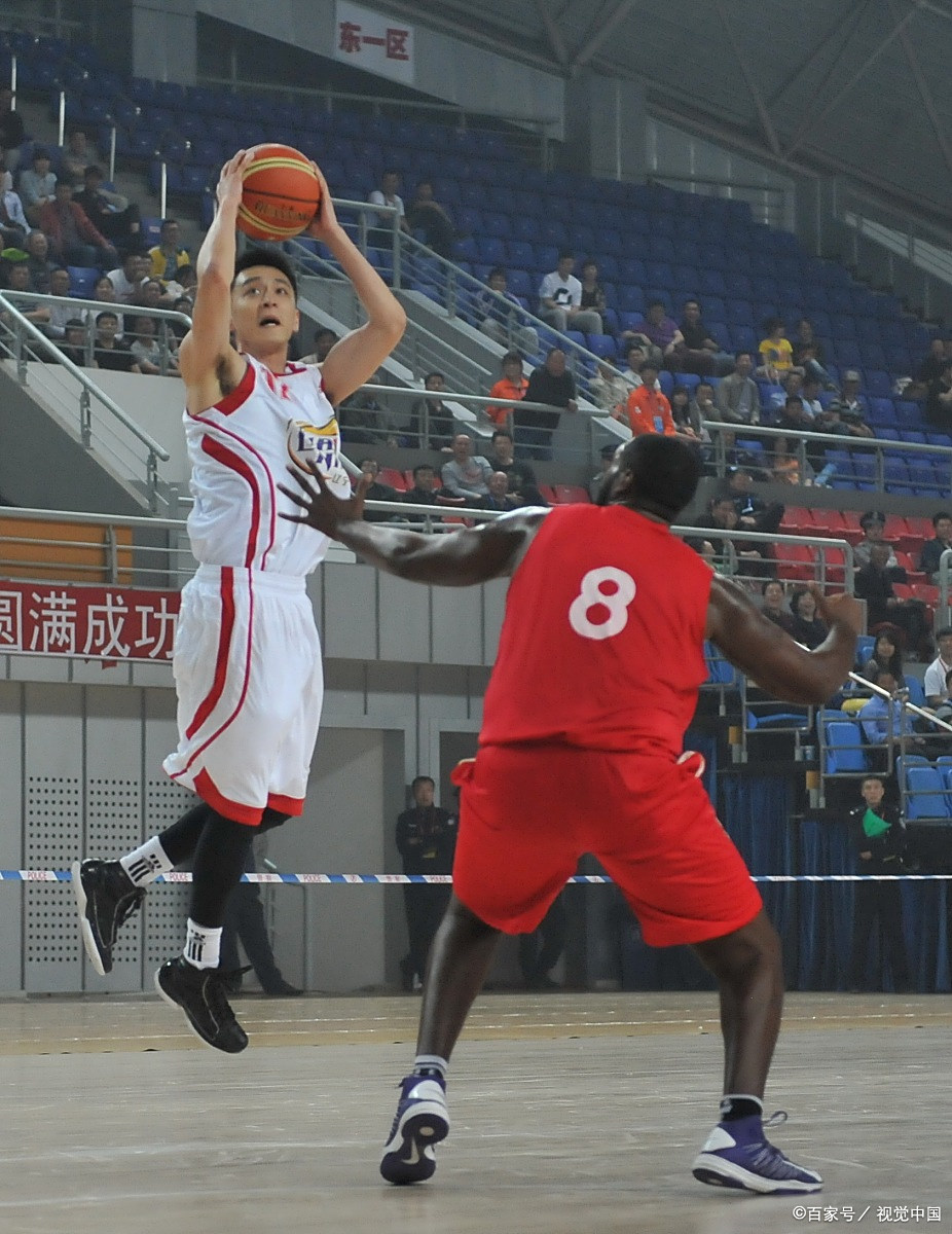 某球员因表现出色获得周最佳，展现出强大的个人能力和团队拼搏的简单介绍