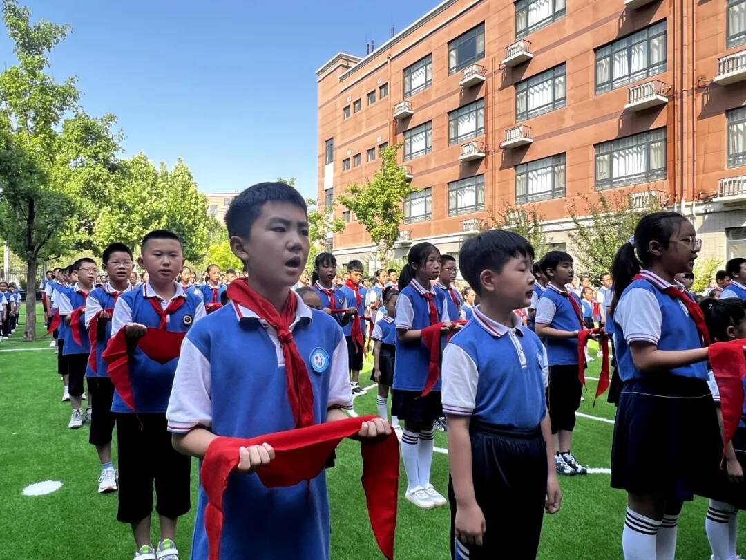 队员精神抖擞，奋力晋级下一轮