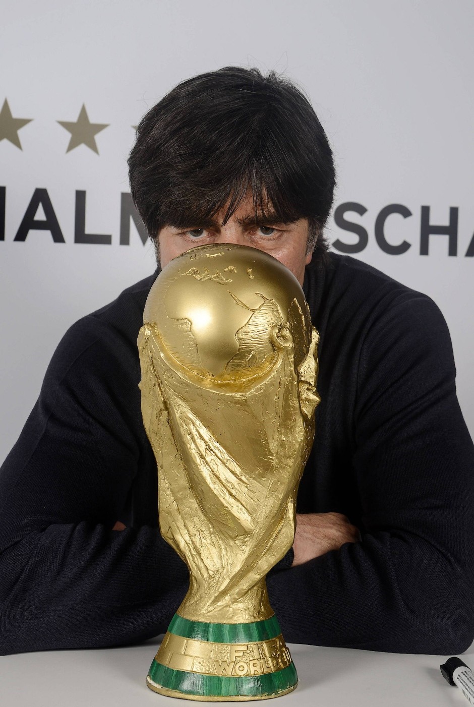 包含韩国队险胜德国队，黄鸭组合关键制胜的词条