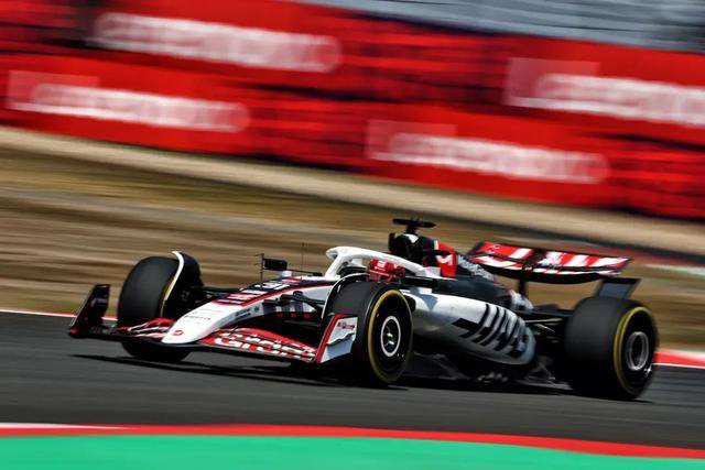 包含迈凯伦鏖战威廉姆斯，皮亚斯特里带队取胜的词条